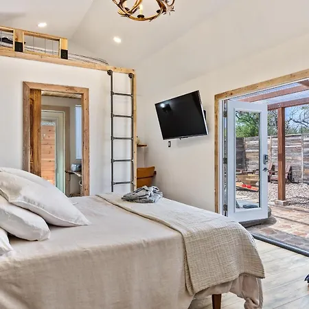 Romantic Tiny Luxury Retreat W Heated Pool, Sauna N Outdoor Shower In Wimberley 10 Acres Exterior photo