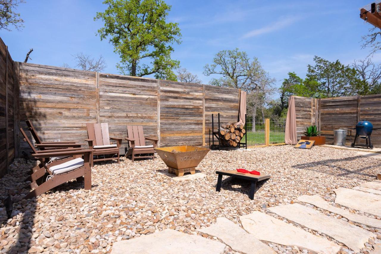 Villa Romantic Tiny Luxury Retreat W Heated Pool, Sauna N Outdoor Shower In 10 Acres *