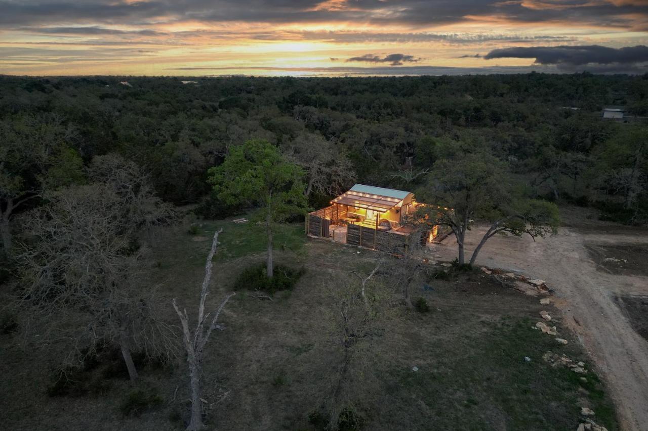 Villa Romantic Tiny Luxury Retreat W Heated Pool, Sauna N Outdoor Shower In 10 Acres