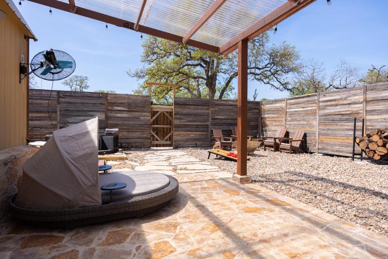Villa Romantic Tiny Luxury Retreat W Heated Pool, Sauna N Outdoor Shower In 10 Acres *