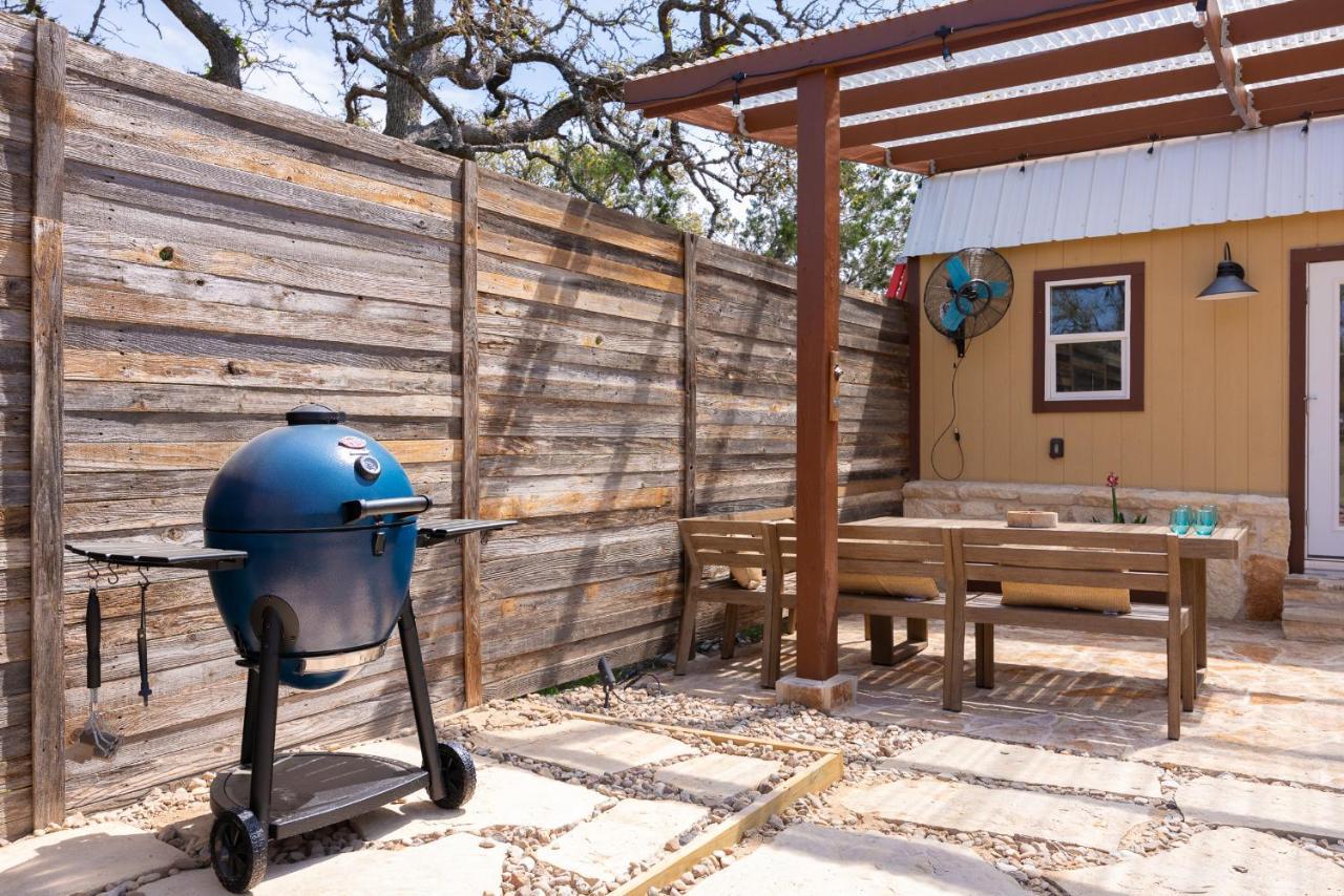 Romantic Tiny Luxury Retreat W Heated Pool, Sauna N Outdoor Shower In 10 Acres Villa *