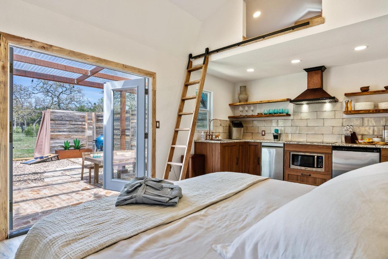 Romantic Tiny Luxury Retreat W Heated Pool, Sauna N Outdoor Shower In 10 Acres Villa *